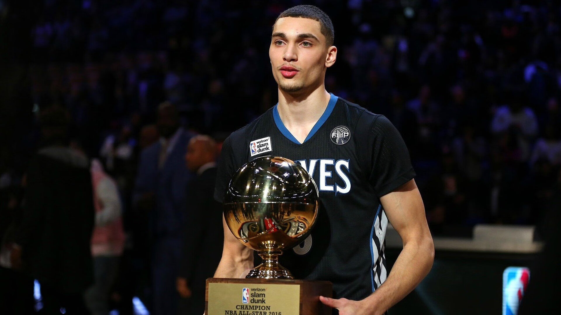 线上线下相结合的青少年篮球赛不断创新，打造全民运动新生态，线上和线下比赛