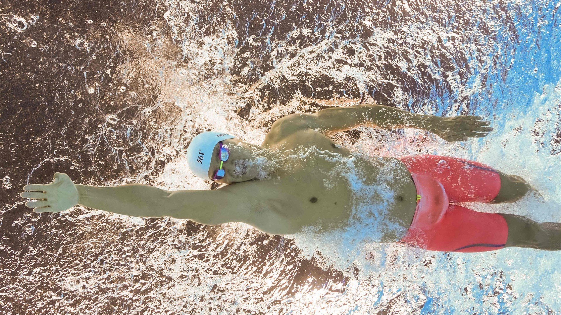 线上线下相结合的青少年篮球赛不断创新，打造全民运动新生态，线上和线下比赛