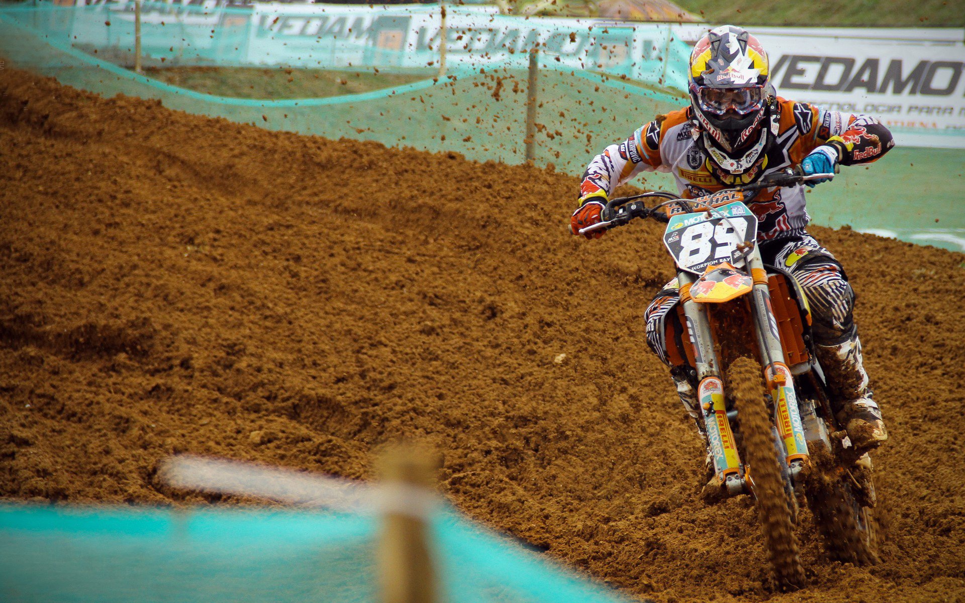 防守均衡进攻犀利，实力占据绝对优势，防御 防守