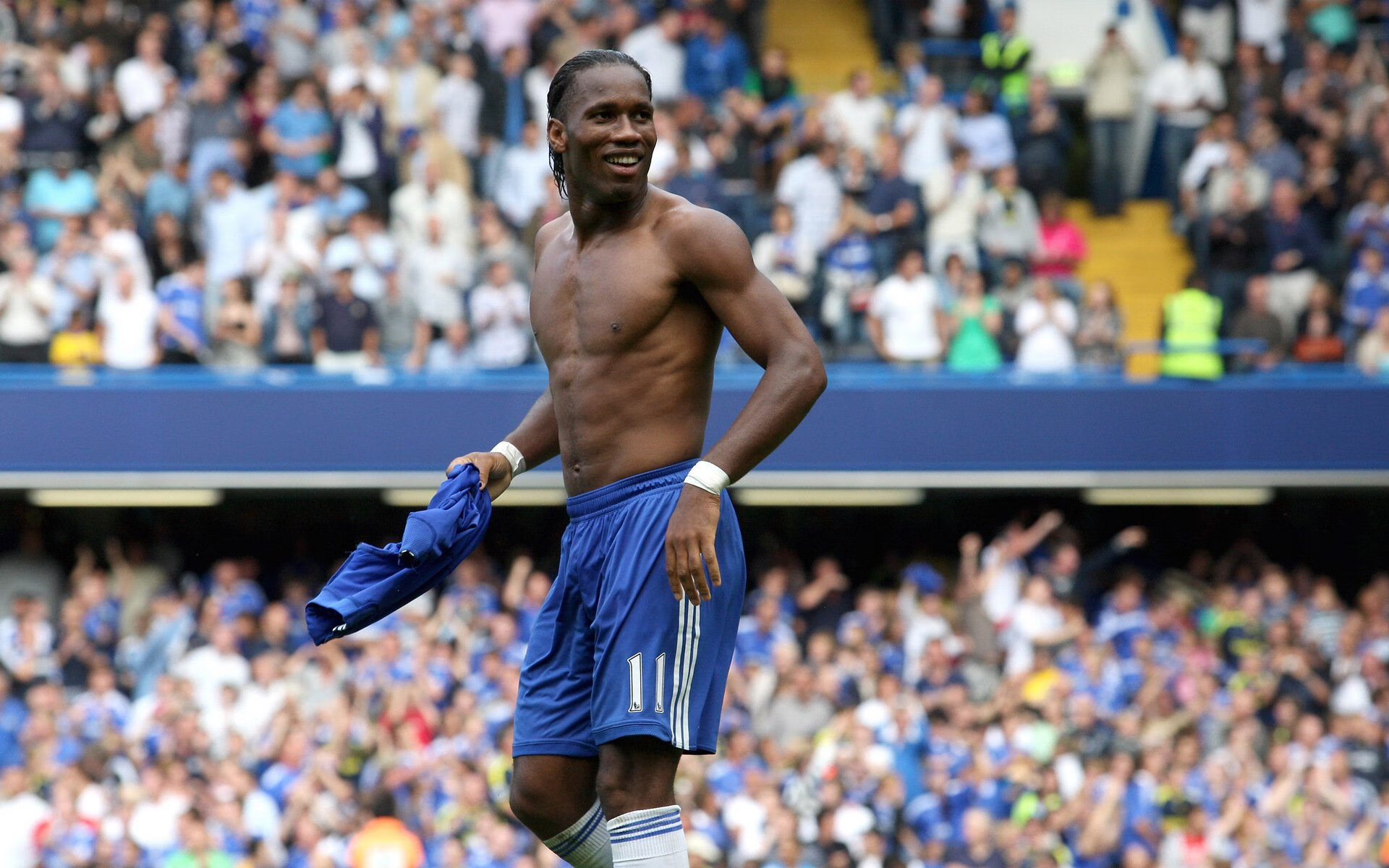 2016年总决赛第七场：勇士在最后几秒通过“水花兄弟”库里和汤普森的三分完成逆转，以赛季最精彩的逆转之一结束，勇夺总冠军。